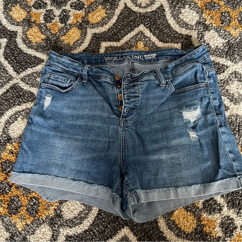Women’s Vanilla Star High Rise Shorts 16